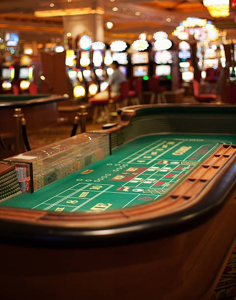 wis77 live casino dealer table with multiple camera angles
